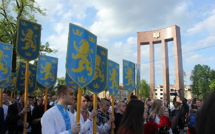 Парад вишиванок з маршом величі