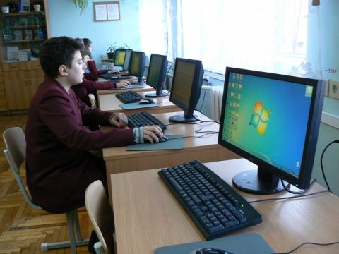 Школи трьох районів Львівщини інтернетизують на півмільйона гривень