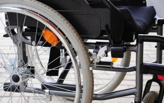 У Бориславі п'яні чоловіки викрали з лікарні інвалідний візок, щоб покататись
