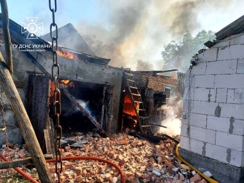 У Червоноградському районі через пожежу двоє людей з опіками потрапили до лікарні