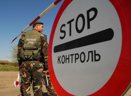Два українці перевозили через кордон 55 «iPhone 5s»