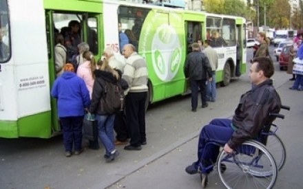 У Львові облаштовують зупинку транспорту, пристосовану для людей з особливими потребами