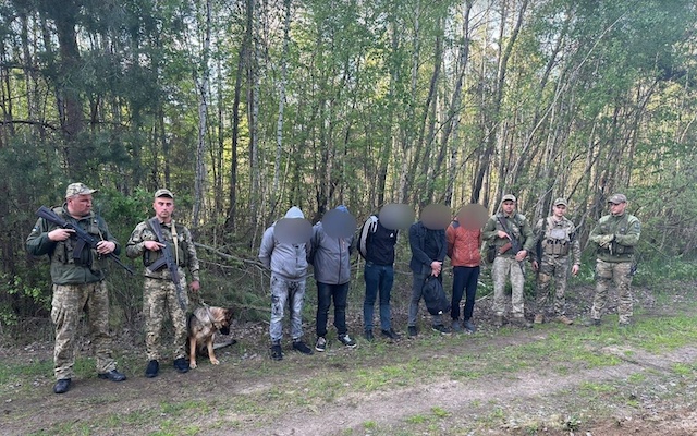 Прикордонники затримали українців, які намагались нелегально перетнути кордон у пошуках роботи