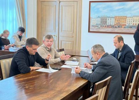Депутати погодили виділення коштів на зарплати вчителям