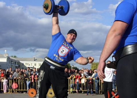 Важкоатлети з усіх частин світу їдуть на чемпіонат до Львова