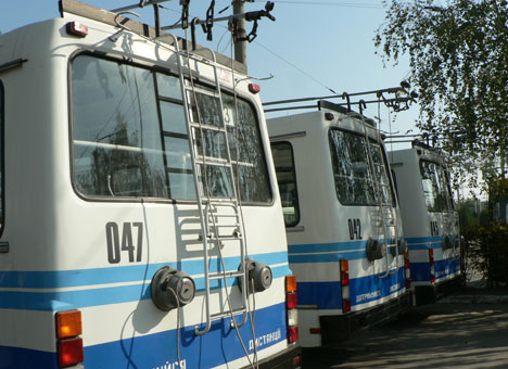 На свята до Сихівського кладовища їздитиме більше тролейбусів