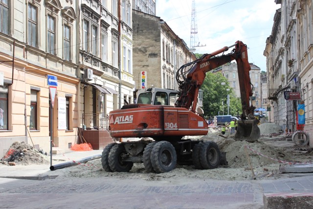 У вересні Садовий виділив майже два мільйони гривень на дороги Львова