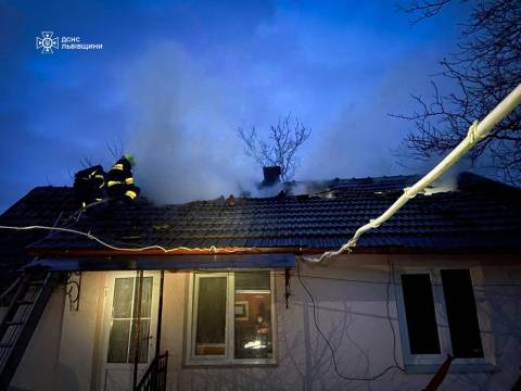 На Львівщині зайнявся житловий будинок та дровітня