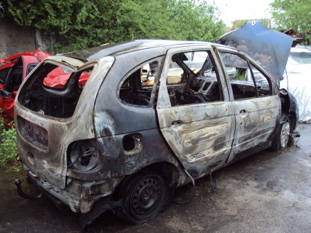 На Яворівщині п’яний водій збив на узбіччі двох пішоходів та утік