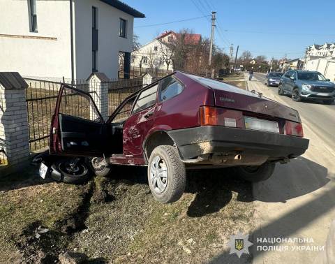 Поблизу Львова у ДТП з ВАЗом постраждав мотоцикліст