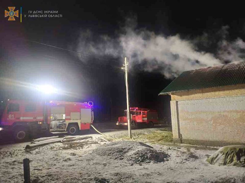 На Львівщині згорів дах житлового будинку