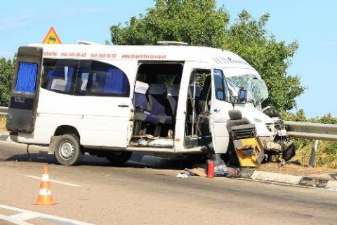 Одна людина досі в реанімації після ДТП мікроавтобуса, який віз футбольну команду