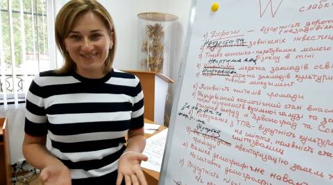 староста сіл Волиця і Комарів Ольга Савка розповідає про недоліки Сокальської громади