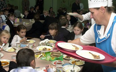 Школярі на Пустомитівщині харчуються за 7 грн. на день, на Перемишлянщині – за 2 грн.