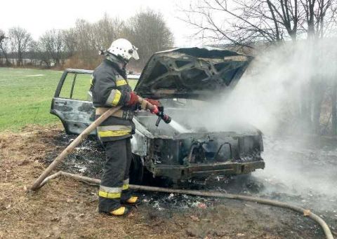 На Яворівщині вщент згоріло авто Jeep Grand Cherokee