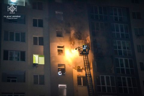 У Львові чоловік отримав опіки внаслідок пожежі в багатоповерхівці