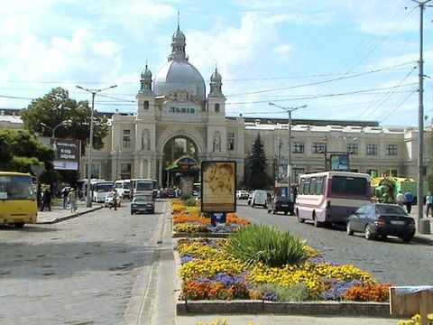 Львівський вокзал отримав сучасний паркінг