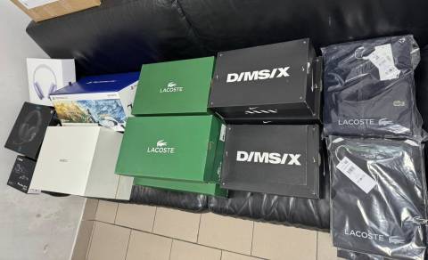 На кордоні з Польщею виявили контрабанду косметики, техніки, одягу та взуття