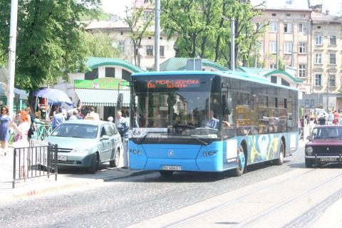У Львові 12 автобусних маршрутів курсують зі змінами