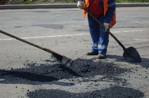 Шемчук досі не погодив розподіл коштів на дороги області - депутат облради