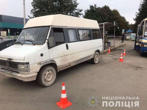 На АС у Львові водій Fiat Ducato збив пішохода