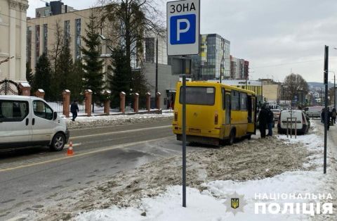 У Львові на Шевченка водій маршрутки збив пішохода