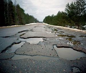 Львівська облрада просить у Азарова додаткових 800 млн. грн. на ремонт доріг