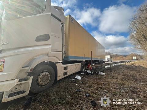 На трасі Львів – Краковець у ДТП з вантажівкою постраждав водій мікроавтобуса