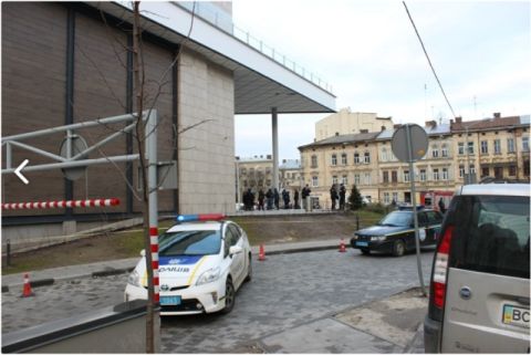 Львівська поліція відхрестилася від організації евакуації людей під час замінування