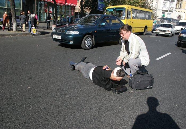 У Львові автомобіль збив двох пішоходів