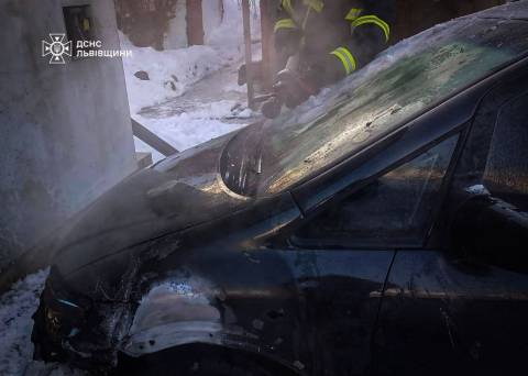 На Яворівщині зайнялось авто Opel Zafira