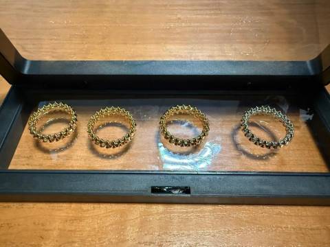 У Рава-Руській виявили контрабанду брендових взуття та прикрас на півтора мільйона гривень