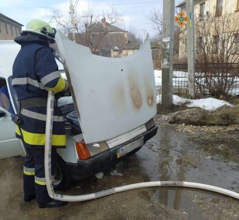 На Золочівщині згоріла автівка ЗАЗ Таврія