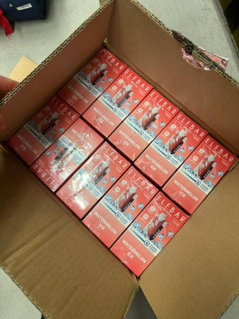 На кордоні з Польщею у рейсовому автобусі виявили контрабанду електронних сигарет на 600 тисяч гривень