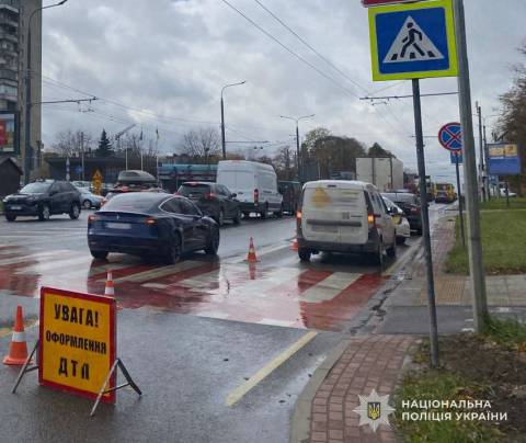 У Львові водій Renault Dokker збив людину на пішохідному переході