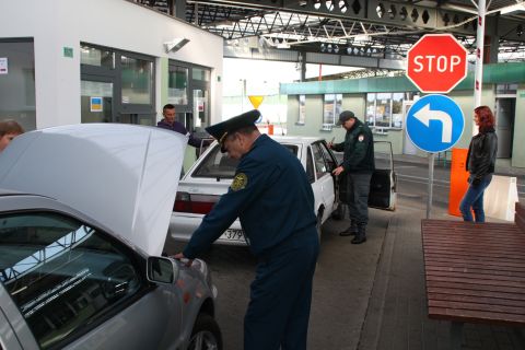 Понад 18 тис. автомобілів за дві доби оформлено Львівською митницею