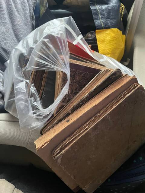 У Рава-Руській виявили колекцію раритетних видань початку XX століття