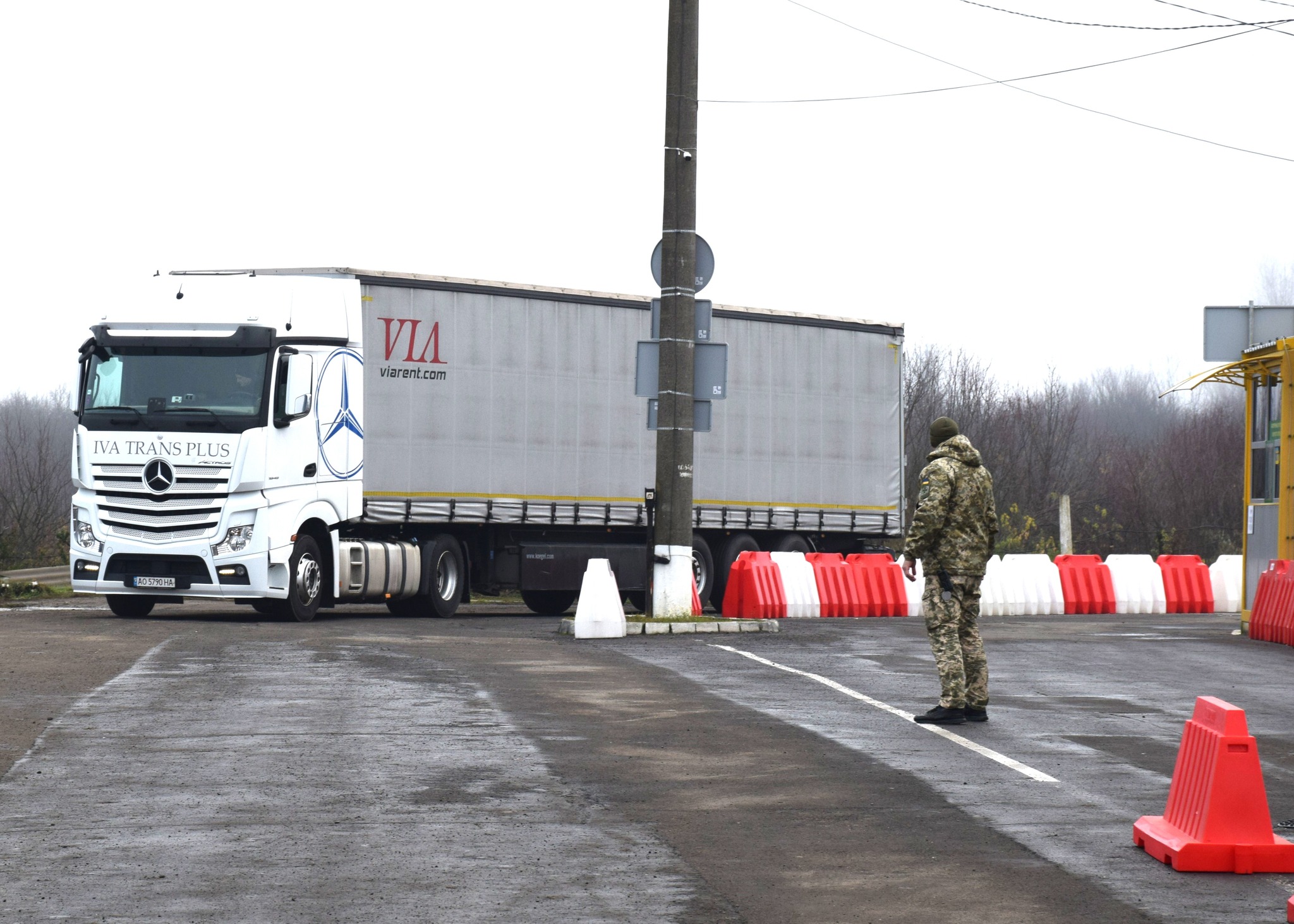 На кордоні з Польщею – черги з 420 авто та понад 60 автобусів