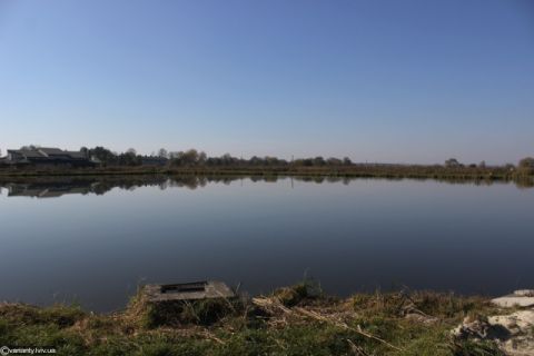 У озері на Яворівщині втопився чоловік