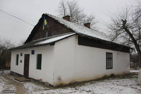 Селищна рада, ратуша зараз, ратуша раніше (фото з Вікіпедії)