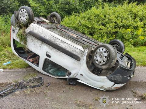 На Дрогобиччині перекинулося авто Renault Kangoo: постраждали жінка та троє дітей