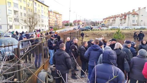 Винниківчани заблокували вхід у госпіталь