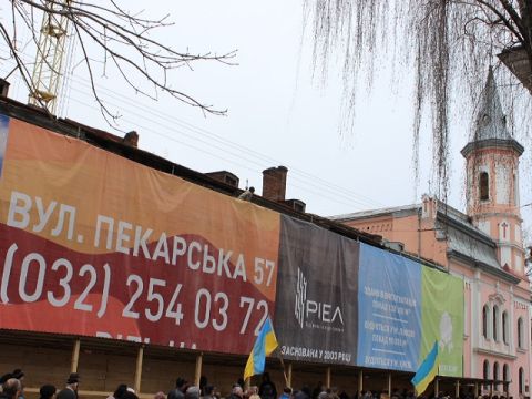 Більшість забудовників у Львові самовільно встановлює рекламу