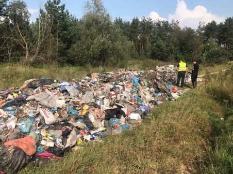 На Жовківщині незаконно скидали сміття зі Львова