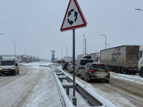 На кордоні з Польщею – черги з 10 авто та 4 автобусів