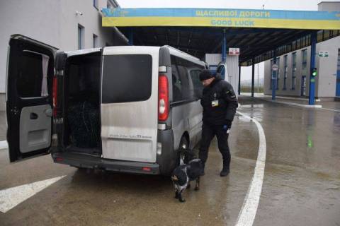 На кордоні з Польщею – черги з 135 авто