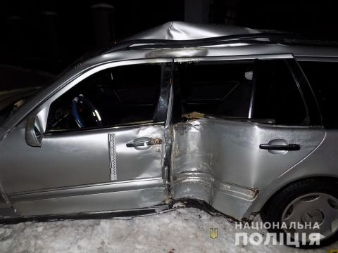 У Стрию п'яний водій врізався у дерево: є постраждалий