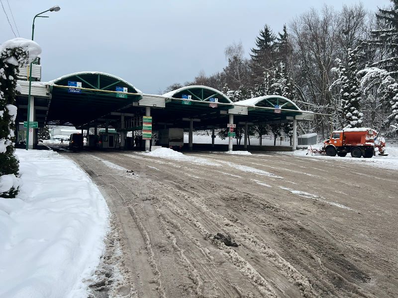 На кордоні з Польщею – черги з 345 авто та 100 пішоходів