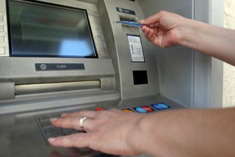 Приватбанк збільшив ліміт зняття готівки за картками інших банків