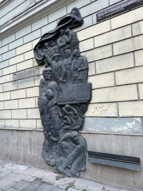 У Львові до музею Територія терору передали скульптуру з Саксаганського